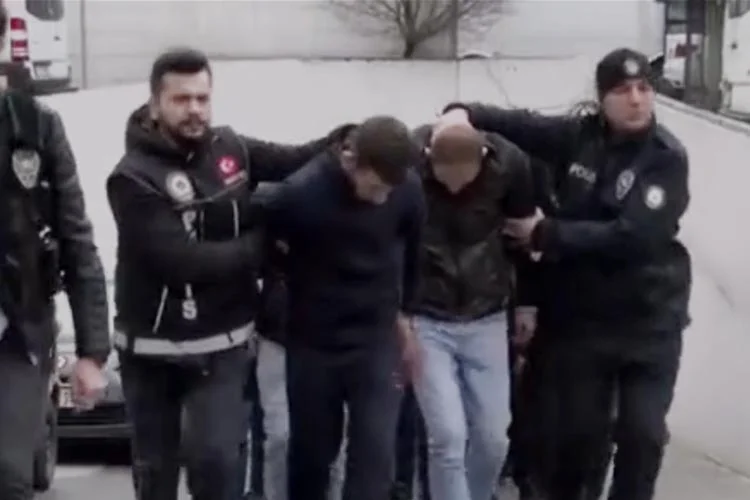 Beykoz'da sokak satıcılarına yönelik yapılan uyuşturucu operasyonunda gözaltına alınan 40