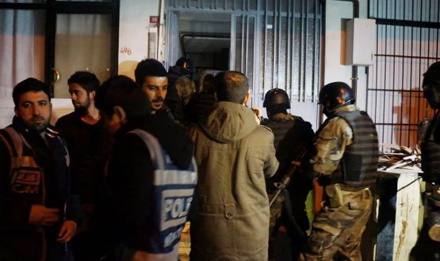 Beykoz'da sokakta uyuşturucu satan kişilere yönelik operasyonda 7 şüpheli gözaltına