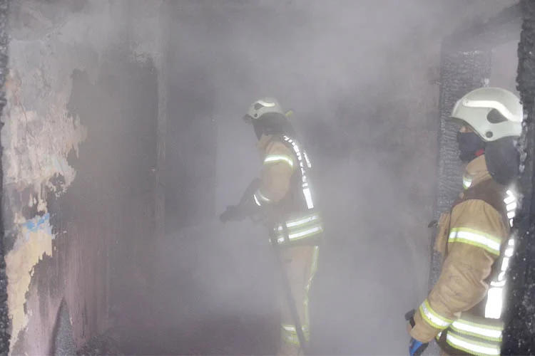 Deprem tadilatı için boşaltılan Çiğdem İlkokulu'nda geceyi geçiren uyuşturucu bağımlıları