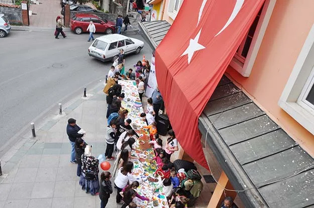 Beykoz Vakfı, tam 22 yıldır ilçedeki çocukları sevgiyle kucaklıyor.
