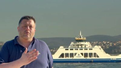 Beykozlu iş insanı Ekrem Tuncer, Çubuklu Arabalı Vapur İskelesi'nde çekip