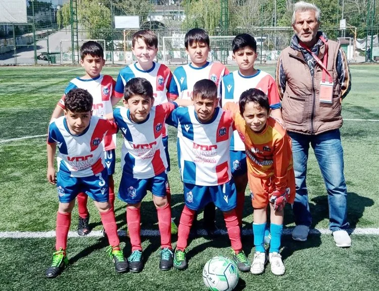 Rüzgarlıbahçespor Kulübünün emektarlarından Adil Kılıç, yaşadığı sağlık problemi nedeni ile