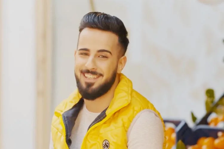 Kanal D’de yayınlanan Beyaz Show programına çıkmasıyla Türkiye’nin gündemine oturan