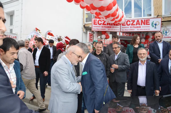 Paşabahçe Vitamin Eczanesi'nin açılışını AK Parti Milletvekili Metin Külünk, Beykoz