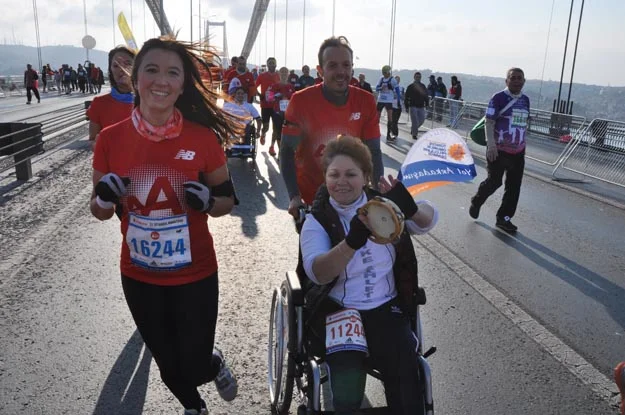 vodafone maraton 2015 14 QtdHz5Vqsy