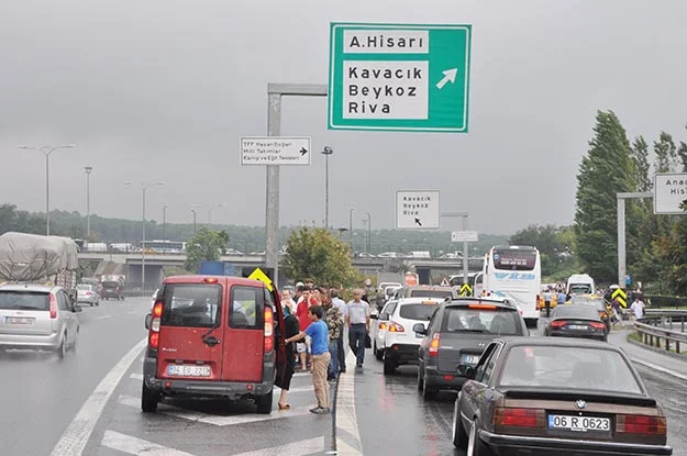 İstanbul Avrupa Yakası'ndan Fatih Mehmet Köprüsü'nü kullanarak gelen Halk Otobüsleri,