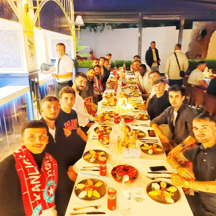 Kanlıca Spor Kulübü kafilesi moral depoladı 1 yakamoz beykoz 1 FTJnmEJV7P