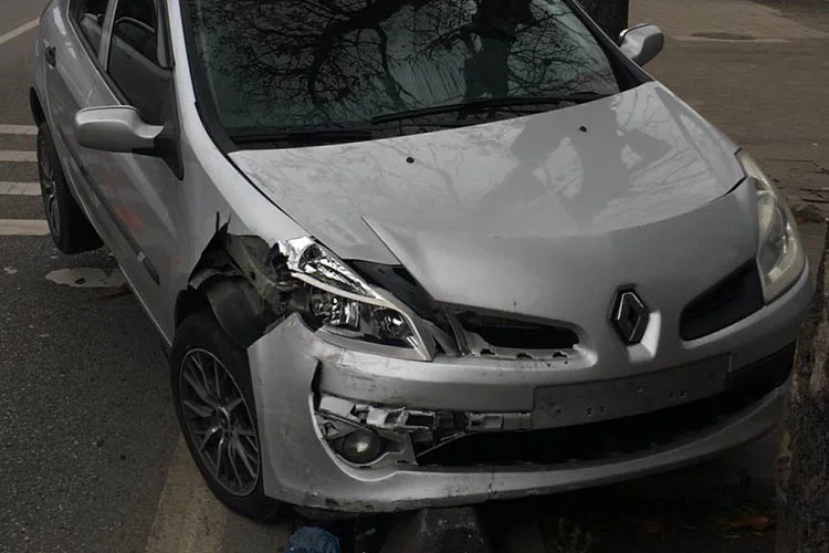 Beykoz Yalıköy Mahallesi'nde hatalı sollama nedeniyle trafik kazası meydana geldi.