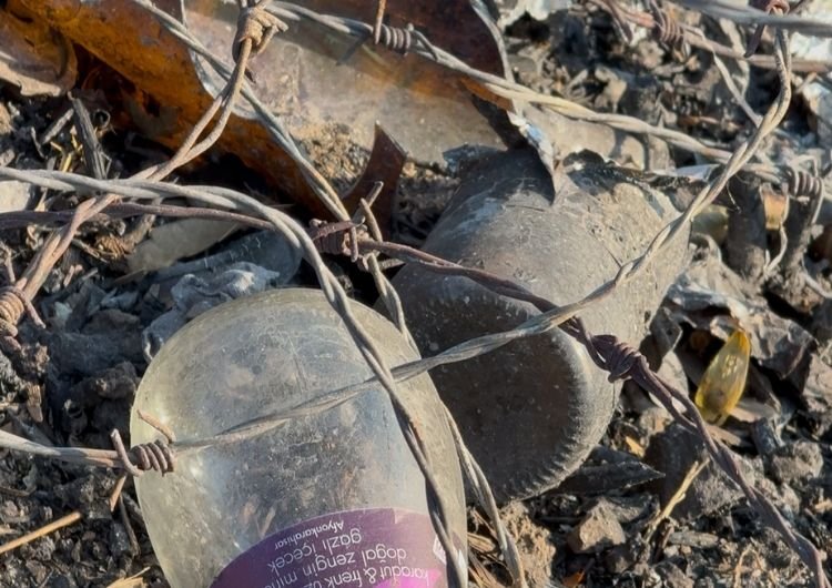 Gümüşsuyu Mahallesi'nde yangın çıkan alanda cam şişelerin temizlendiğine dair basın