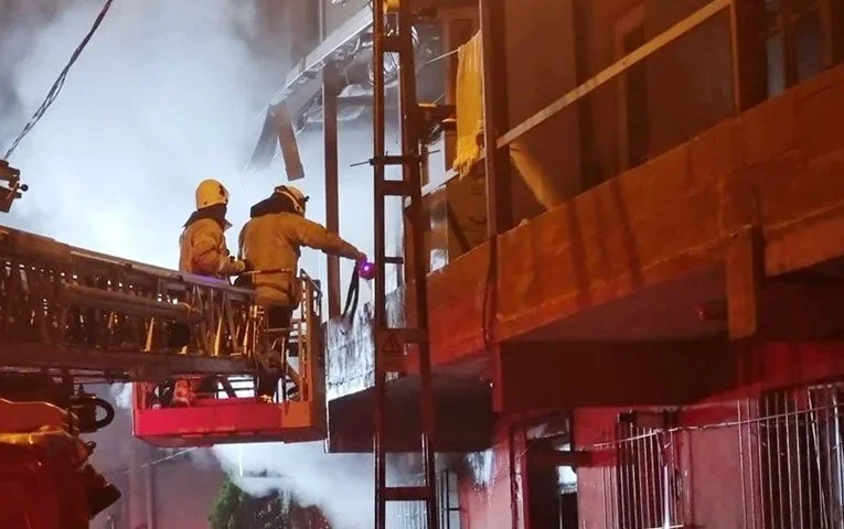Beykoz Kavacık Mahallesinde iki katlı binanın birinci katında çıkan ve