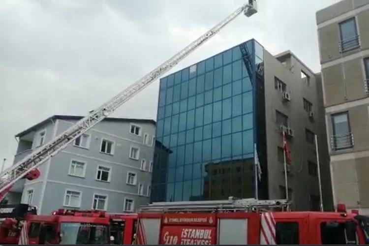 Beykoz’da 7 katlı bir iş yerinin kazan dairesinde yangın çıktı.