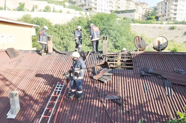 İtfaiye tam zamanında geldi 3 yangin ede sok qklUu6GVRk