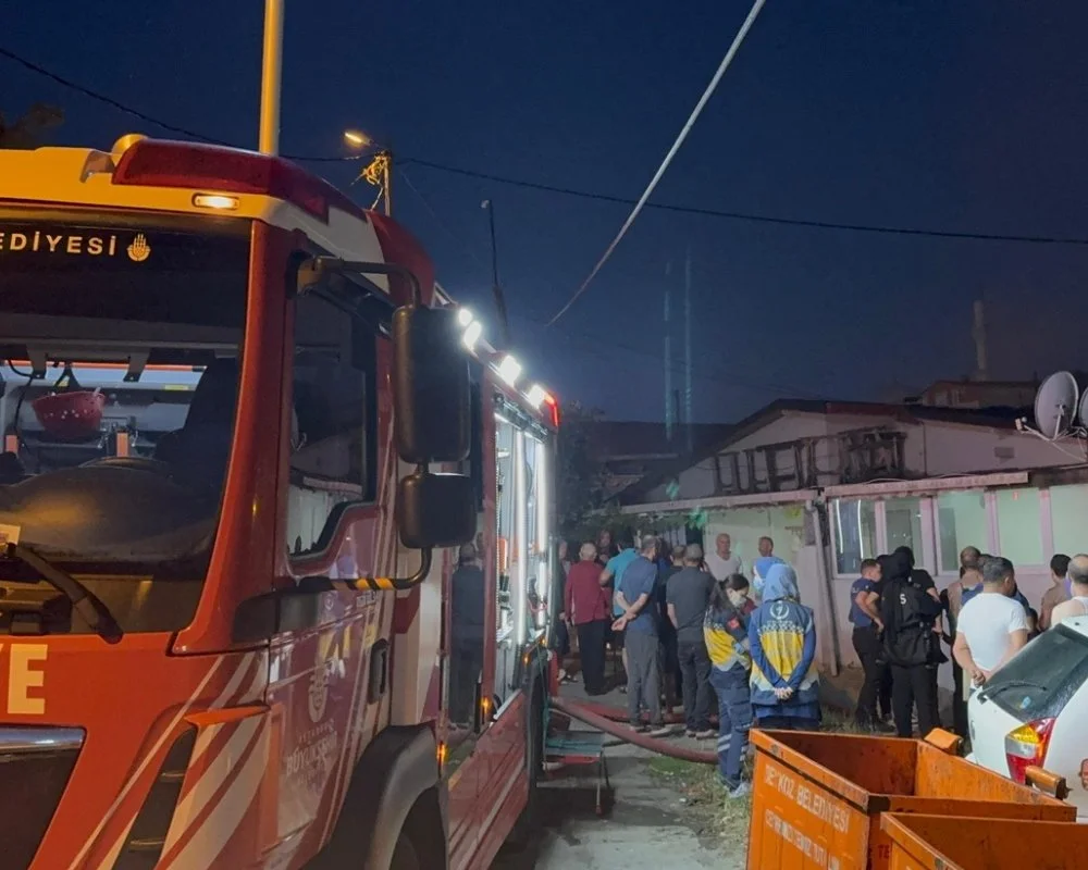 Beykoz Yenimahalle’de sabaha karşı 2 katlı evde sabahın erken saatlerinde