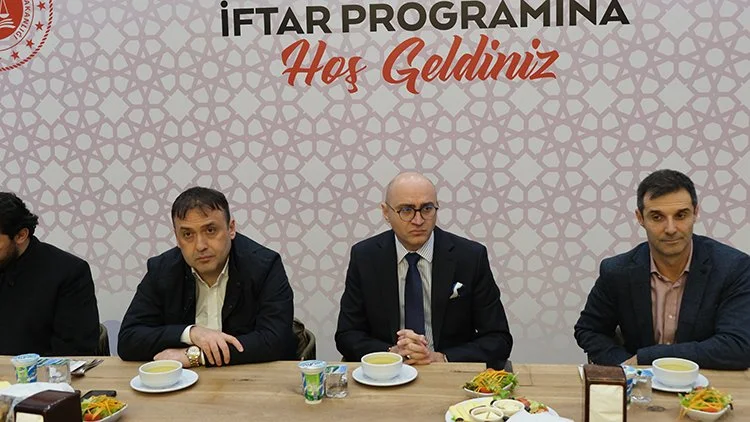 Beykoz Başsavcısı Barış Duman’dan iftar sofrası 1 yargi iftar 3 OXmCIzBe m