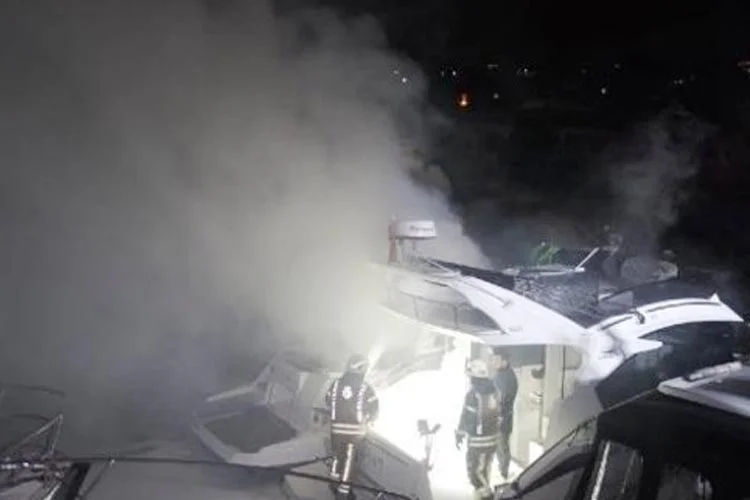 Yangın çevredeki yatlara sıçramadan kısa sürede söndürüldü. Olayda ölen ya