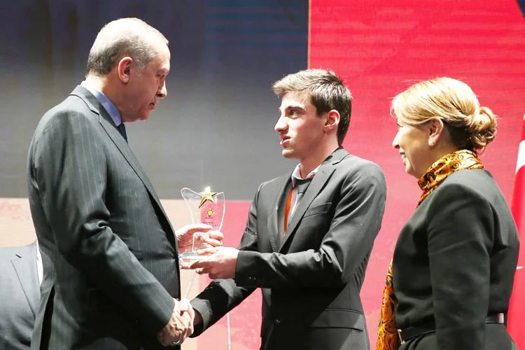 Beykoz'un simgesi haline gelen Otizmli Yunus Yazar, "Engelleri Aşanlar 2017"