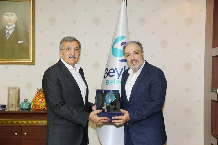 AK Parti'den istifasıyla gündeme gelen İstanbul Milletvekili Mustafa Yeneroğlu istifasından