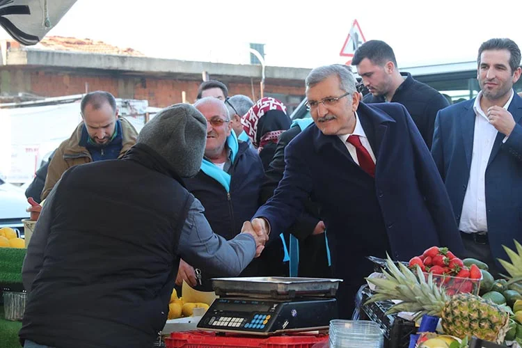 Yenimahalle’de semt pazarına giren AK Parti Beykoz Belediye Başkan Adayı