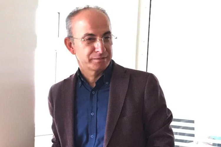 İşlerinin yoğunluğunu öne sürerek Yeşilay Cemiyeti Beykoz Şube Başkanlığı'nı bırakan