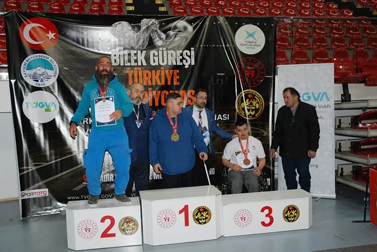 Beykozlu gencin bileğini kimse bükemiyor 2 yigit ertop 3 vGfRhLr8iM