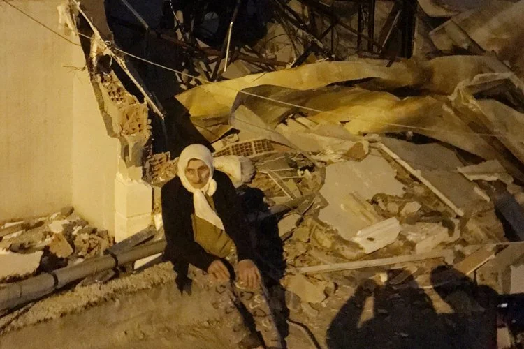 Beykoz Örnekköy Mahallesinde sabahın erken saatlerinde yıkım gerginliği yaşandı.