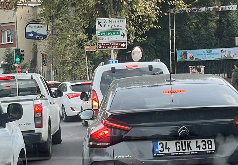 Küçüksu istikametinden Boğaziçi Üniversitesine doğru aracıyla ilerlemeye çalışan bayan sürücü