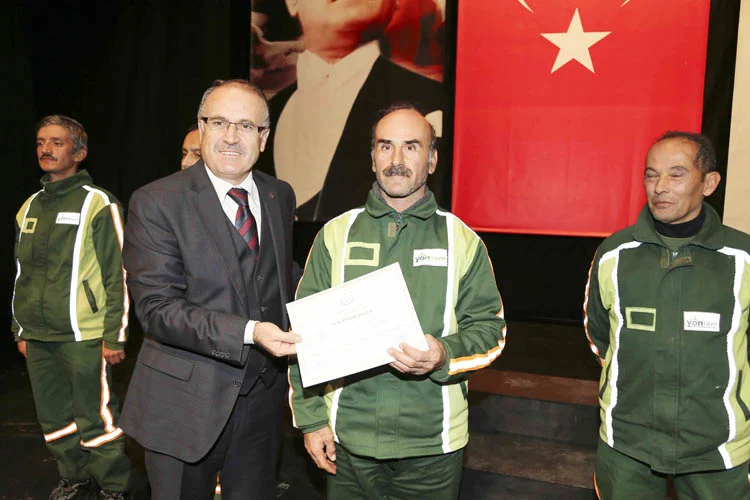 Beykoz'da ‘Mesleki Eğitim Kursu’nu başarıyla bitiren Temizlik İşleri Personeli, düzenlenen