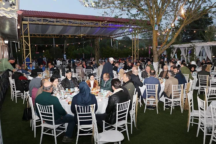 Yumurtatepe Köyü Beykoz’da festival gibi iftar programı yaptı 1 yumurtatepe beyk hZfp6LWeMF