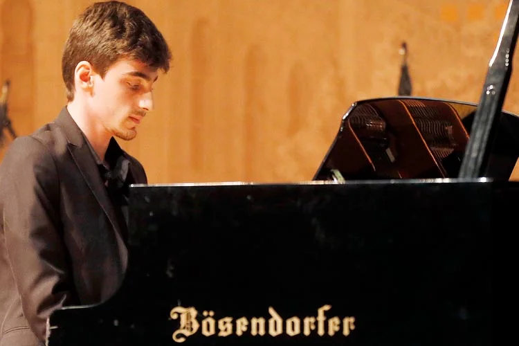 Beykoz’un medarı iftiharı olan İÜ Devlet Konservatuarı öğrencisi 19 yaşındaki