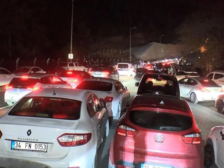 Çok sayıda vatandaş Berat Kandili'ni Beykoz Yuşa Türbesi'nde idrak etmek