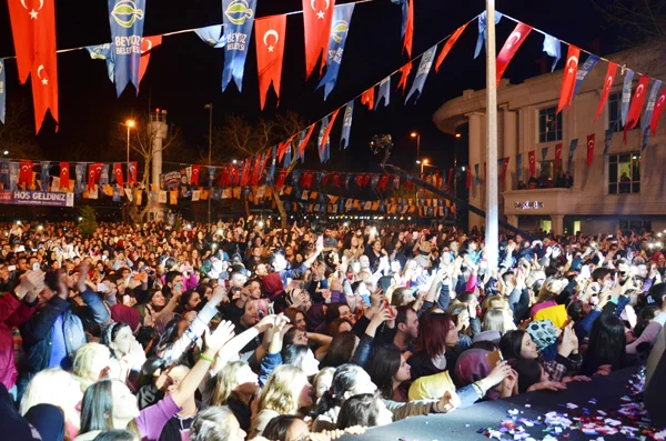 Beykoz Belediyesi’nin düzenlemiş olduğu tapu dağıtım töreni sonrası Yusuf Güney