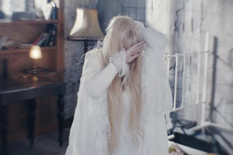 Türkiye’nin tartışmasız en güçlü seslerinden olan ünlü sanatçı Zerrin Özer,