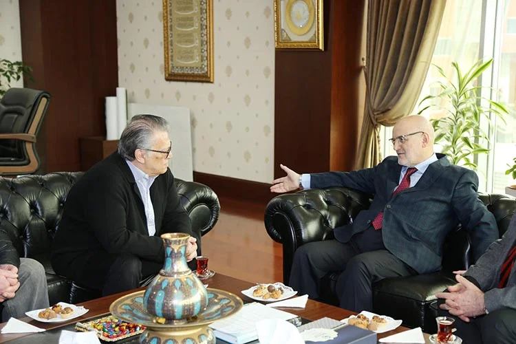 Eski Başbakanlardan Mesut Yılmaz, Beykoz Belediye Başkanı Yücel Çelikbilek’i makamında