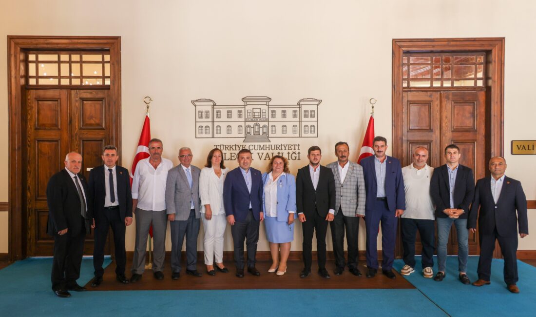 Beykoz Muhtarlar Derneği Başkanı Cengizhan Turaman ve mahalle muhtarları daha