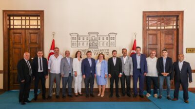 Beykoz Muhtarlar Derneği Başkanı Cengizhan Turaman ve mahalle muhtarları daha