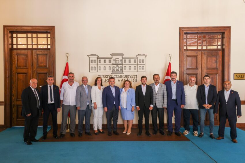 Beykoz Muhtarlar Derneği Başkanı Cengizhan Turaman ve mahalle muhtarları daha