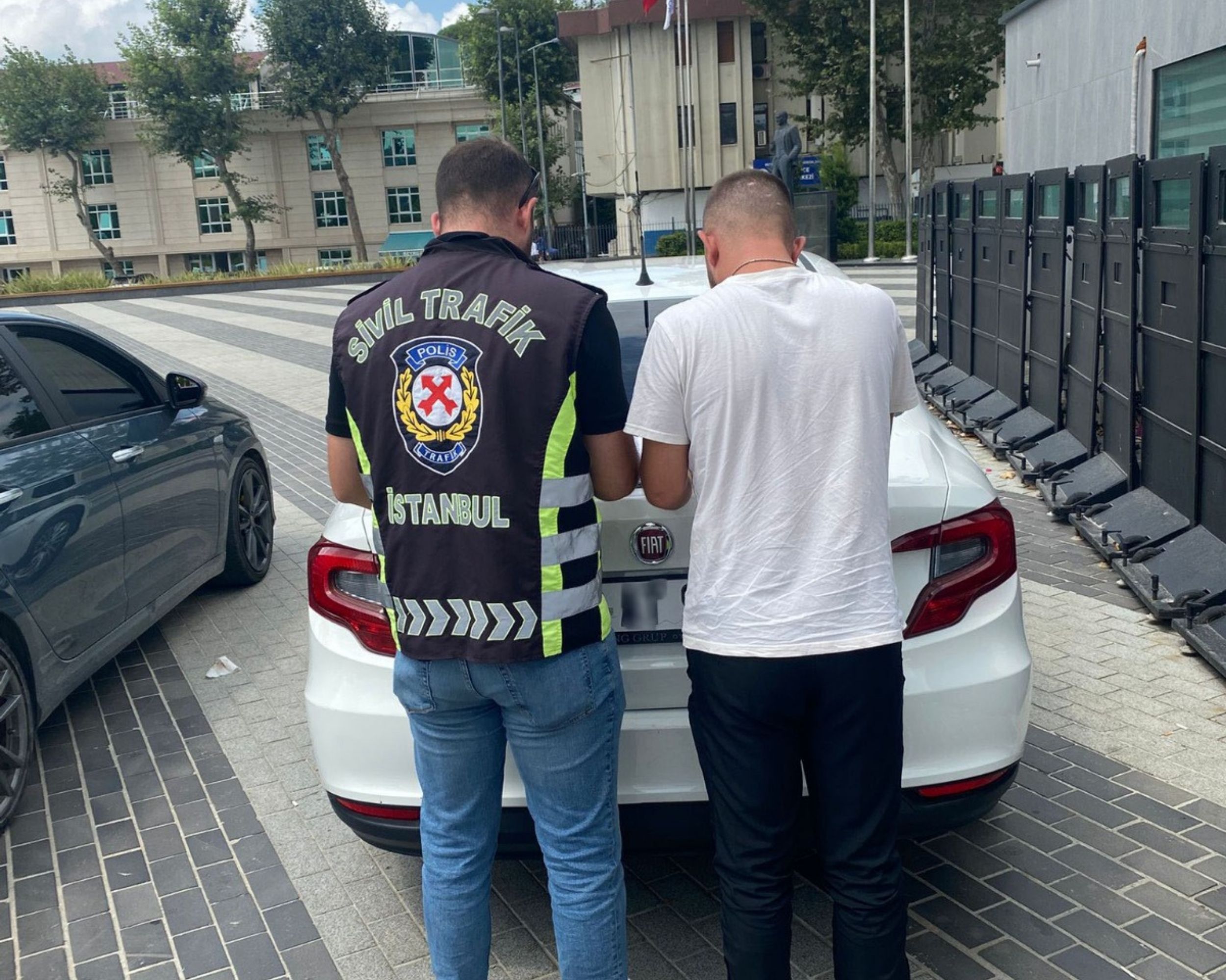 Beykoz'da Halil Ulukurt tünelinde konvoy oluşturarak diğer sürücülerin ilerlemesine engel