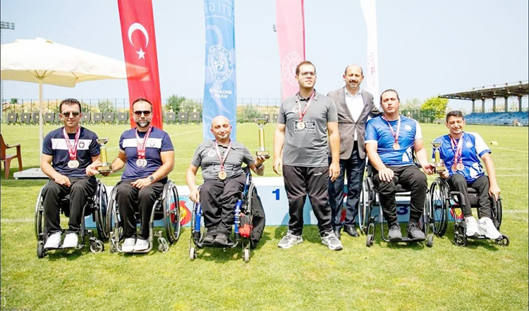 Beykoz'da sağladıkları spor dallarında başarılı olup madalya ve kupalar ile