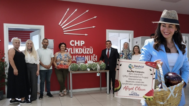 Beykoz Belediyesi'nin "alım garantili tarım" modeliyle yetiştirdiği karpuzlar CHP Beylikdüzü