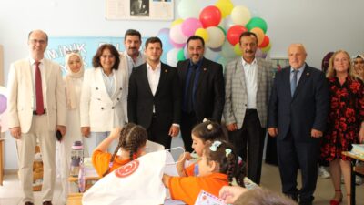 Muhtarlar Derneği, Beykoz’da ziyaret ettikleri 4 okulunun minik öğrencilerine çeşitli