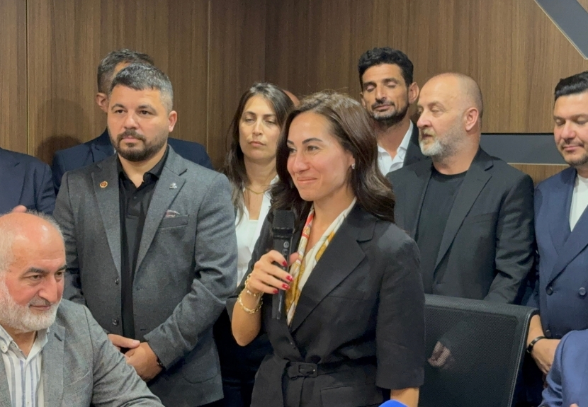 AK Parti'ye katılan Beykoz Belediye Başkan Vekili Özlem Vural Gürzel,