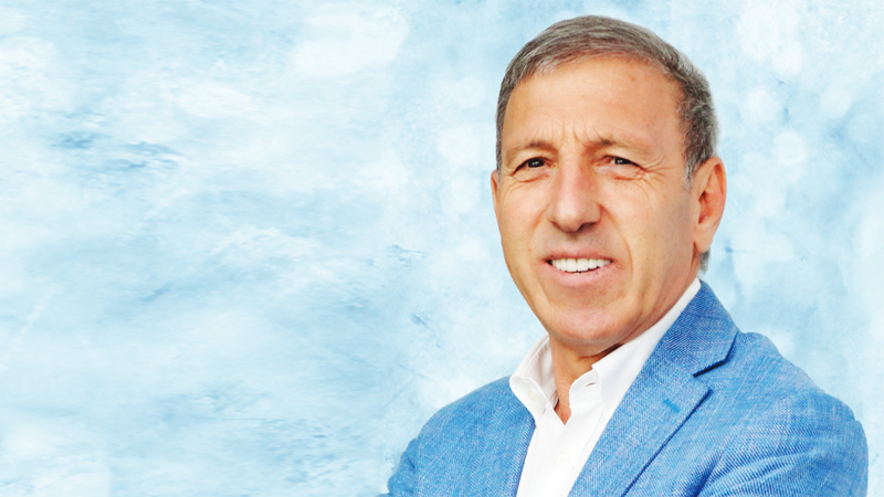 Hemen hemen herkesin siyaset bilimci kesildiği günümüzde, siyaset yazmak, siyasetçileri