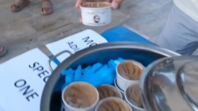 Fenerbahçe Teknik Direktörü Jose Mourinho'nun takımdan gönderilmesi nedeniyle Beykoz'da helva