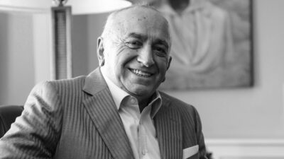 İsmet Acar, 1 Nisan 1946 yılında Artvin’in Borçka İlçe, Aralık