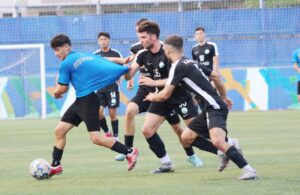 İstanbul Süper Amatör Ligin iki temsilcisinin Sarıyer Belediyesi Çayırbaşı Stadında