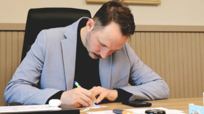 Mutlak Butlan; kelime anlamı olarak kısaca yok hükmünde demek. Biliyorsunuz