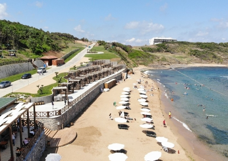 Beykoz Belediyesi'nden yapılan duyuruda, belediyeye bağlı plajlarda kadınlar günü uygulamasının