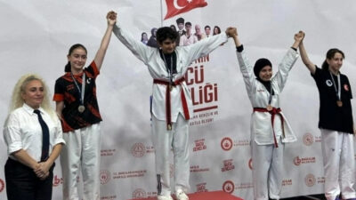 Beykoz Elmalı Spor Kulübü sporcuları, İstanbul Minikler Tekvando Turnuvası’nda madalyaları