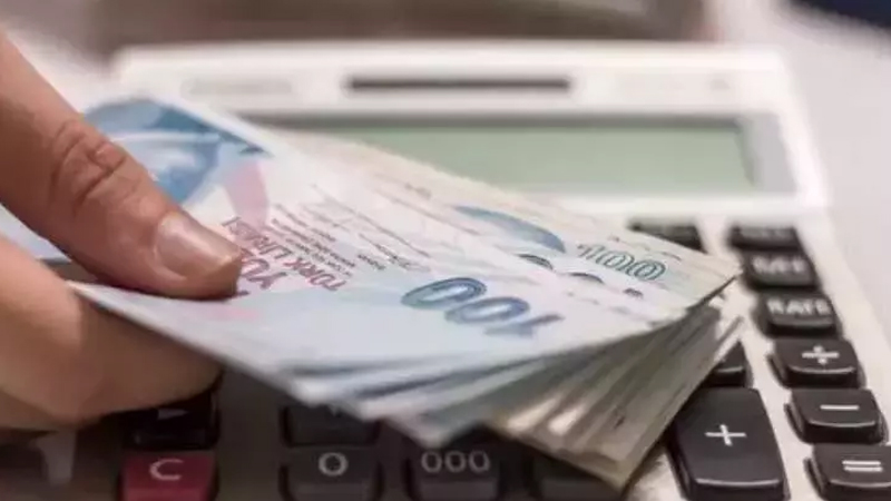 Beykoz Belediyesi’nde yaşanan iktidar değişikliğinin ardından maaşlar yine yarım ödendi.
