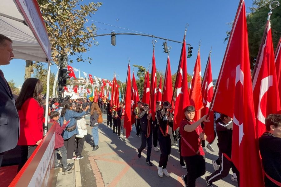 Beykoz Kaymakamlığı himayelerinde düzenlenen Cumhuriyet Bayramı kutlamaları neşeli anlara ev